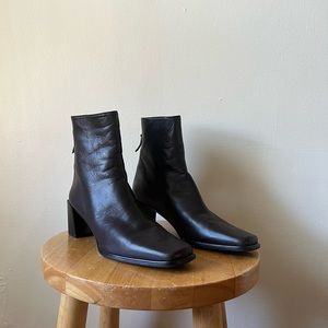 FALL STAPLE 90’s vintage stuart weitzman square toe ankle boots